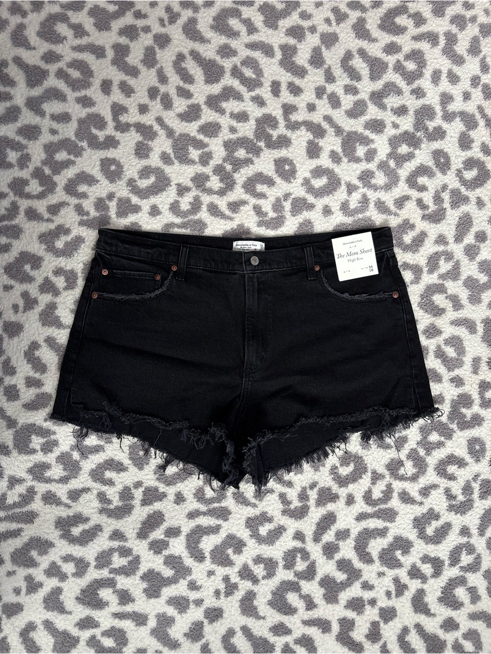 NWT Abercrombie & Fitch The Mom Black Frayed Denim Shorts Size 18/34